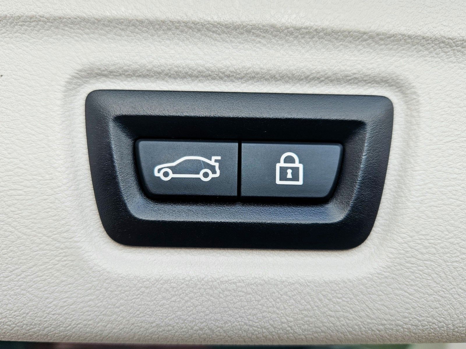 BMW 330i SPORT LINE - Samsaru's Car Outlet