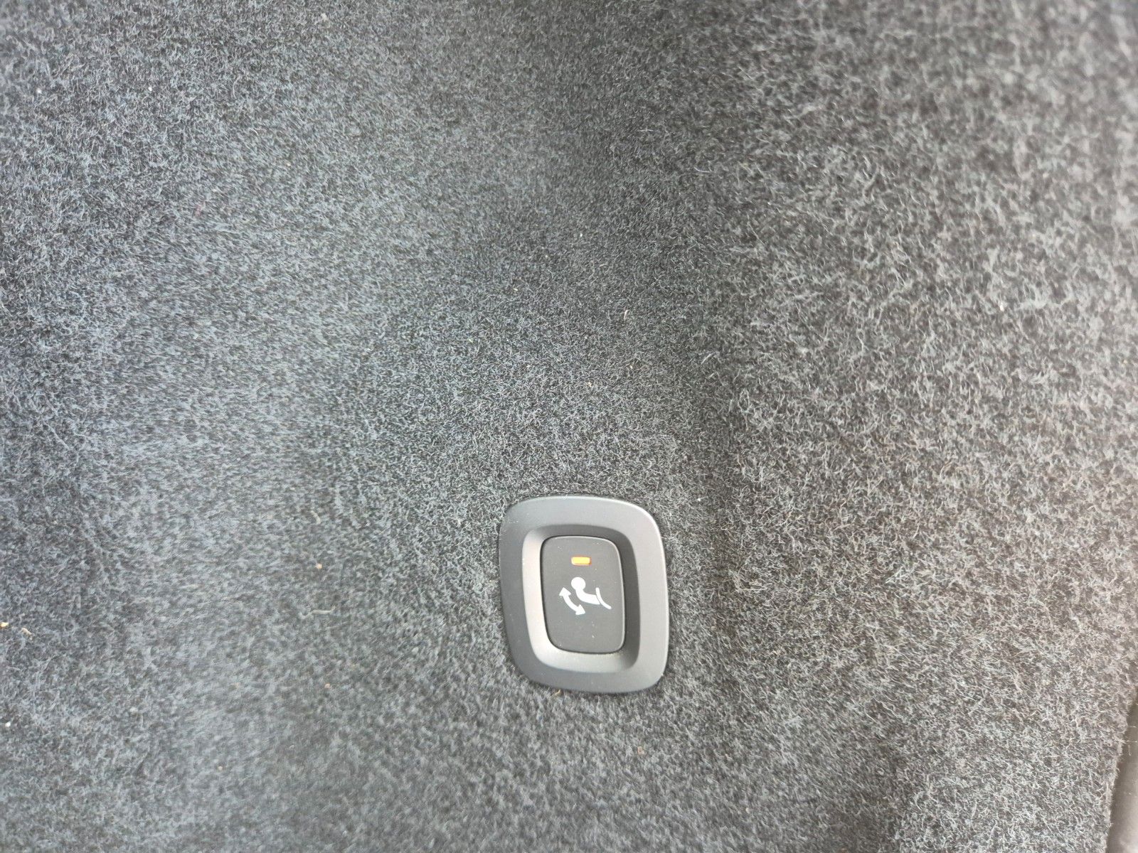 Volvo XC60 Plus Dark Recharge Plug-In Hybrid AWD