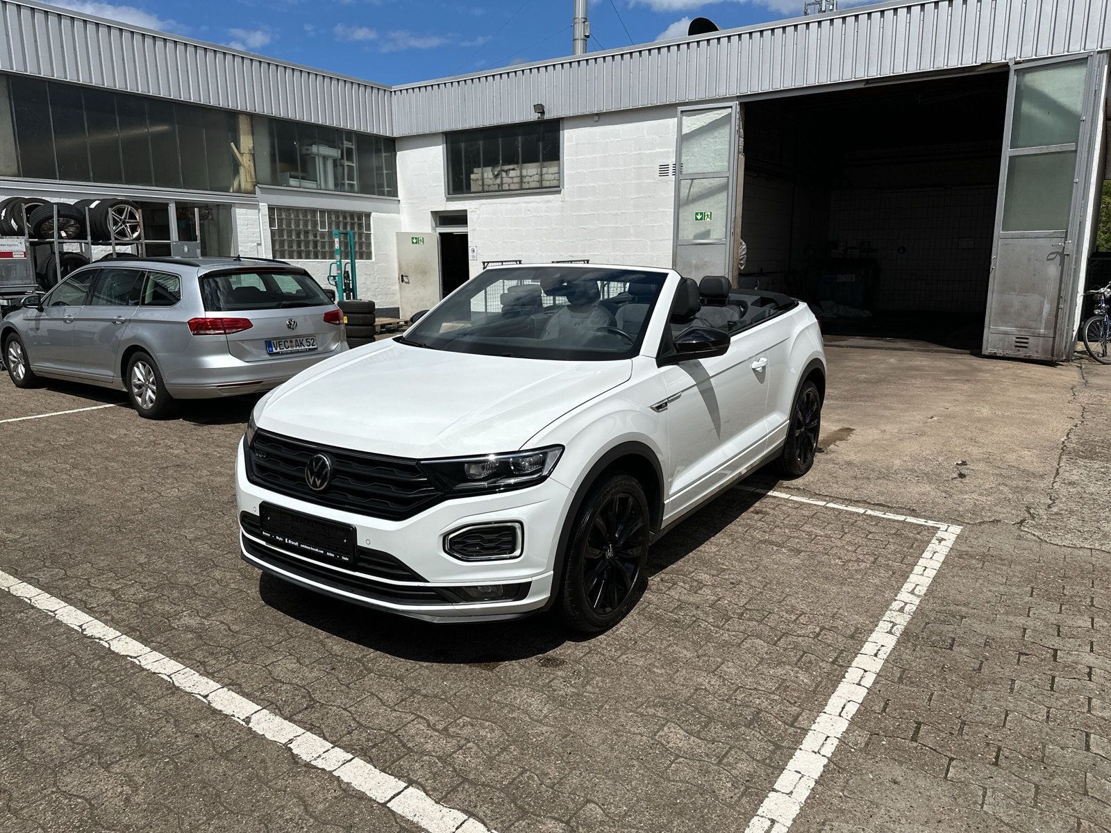 Volkswagen T-Roc R-Line - Samsaru's Car Outlet