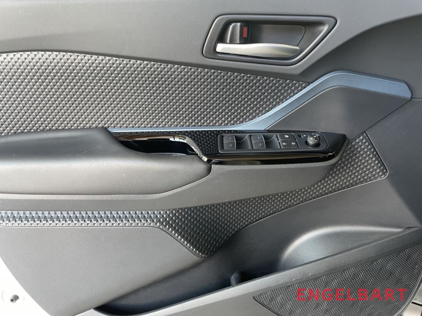 Toyota C-HR 1.8 Hybrid Lounge - Samsaru's Car Outlet
