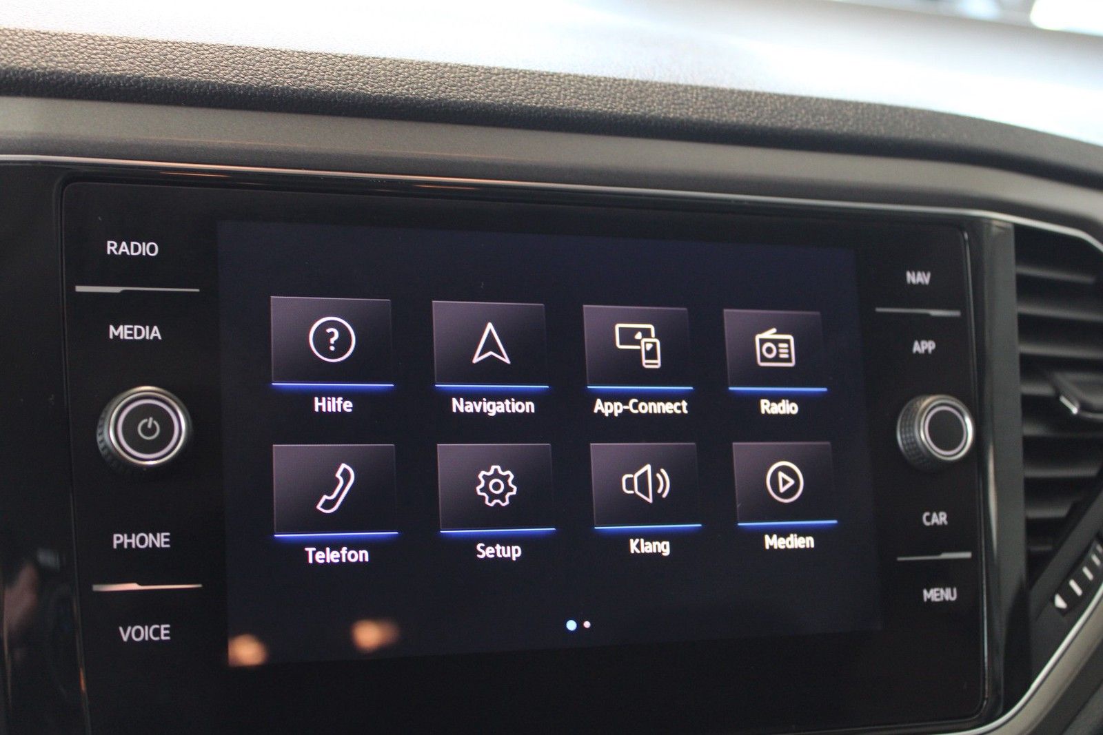 Volkswagen T-Roc 1.5 TSI DSG - Samsaru's Car Outlet