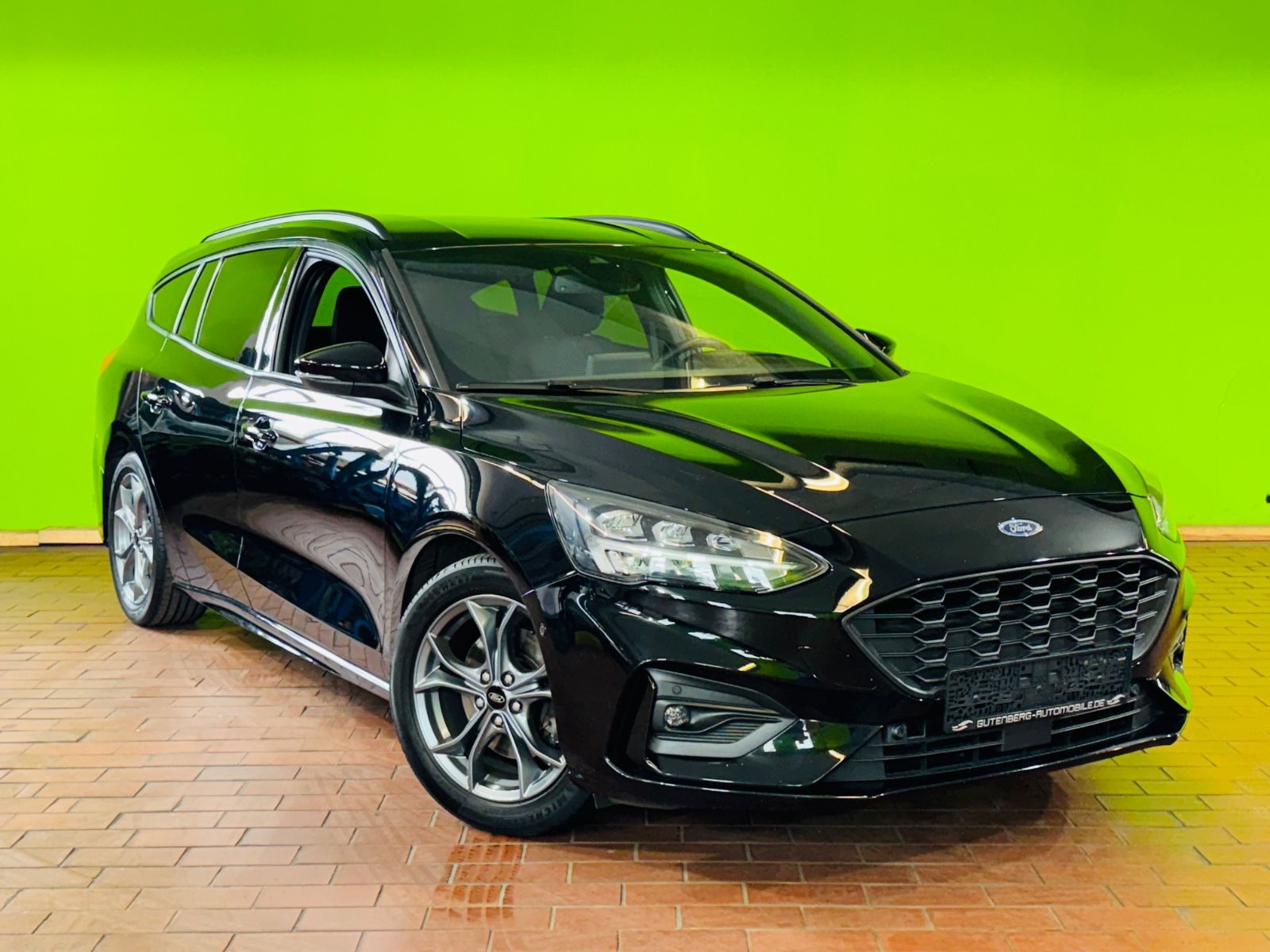 Ford Focus ST-Line - Samsaru's Car Outlet