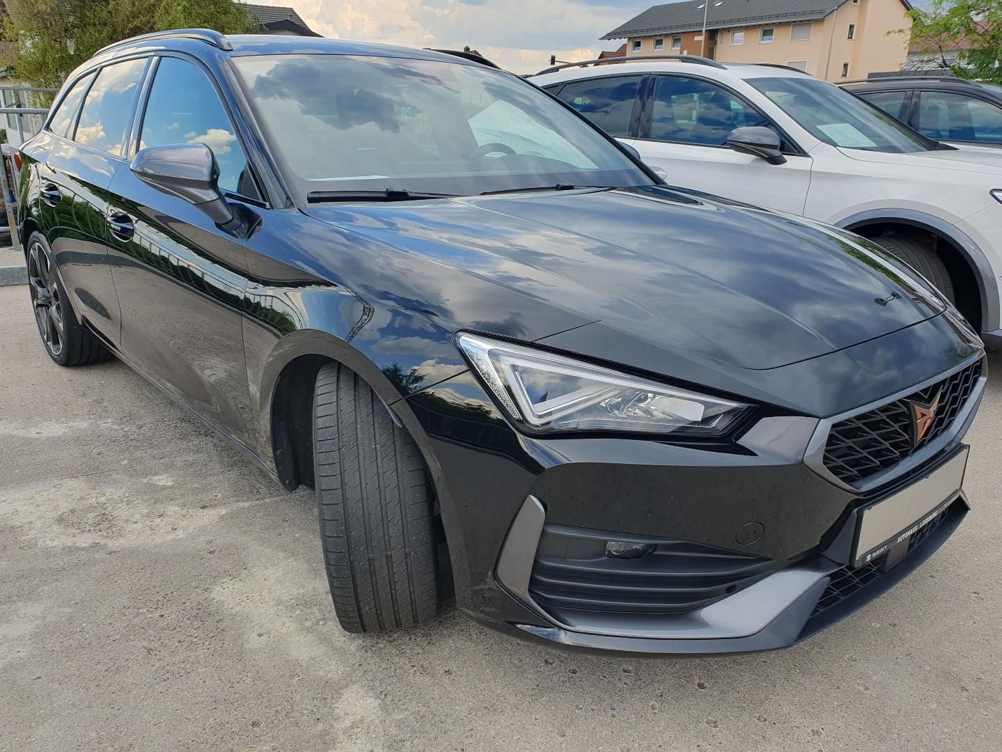 Cupra Leon Sportstourer VZ - Samsaru's Car Outlet