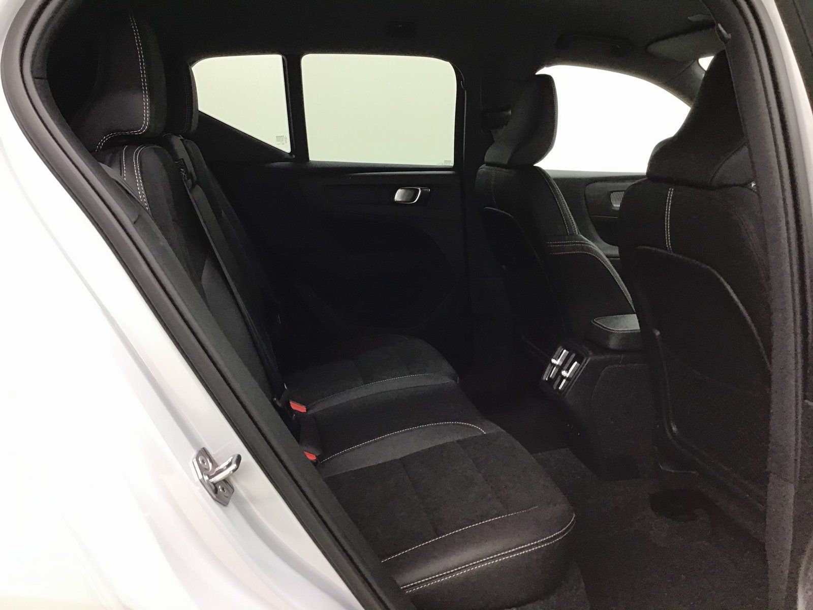 Volvo XC40 B4 Benzin R-Design - Samsaru's Car Outlet