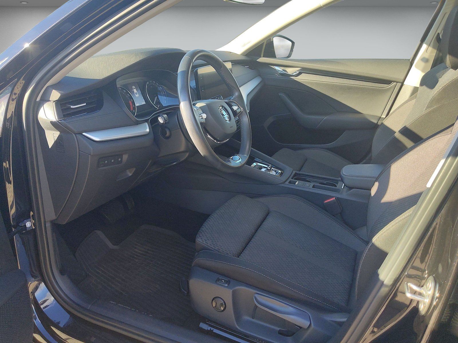 Skoda Octavia Ambition 2.0 TDI DSG AHK LED RearView 4x