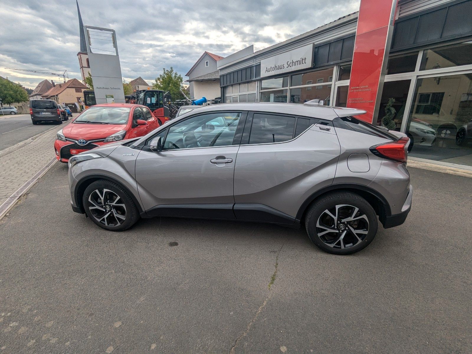 Toyota C-HR Hybrid Club - Samsaru's Car Outlet