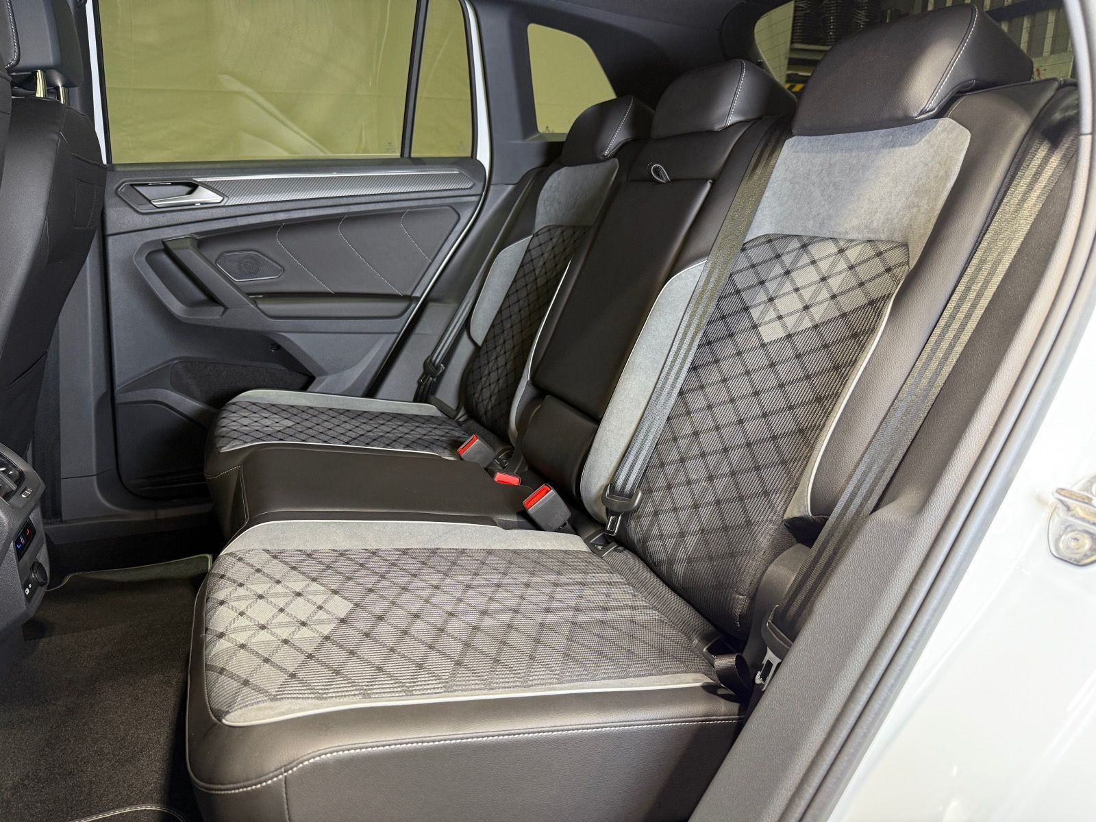 Volkswagen Tiguan R-Line 1.5 TSI DSG - Samsaru's Car Outlet