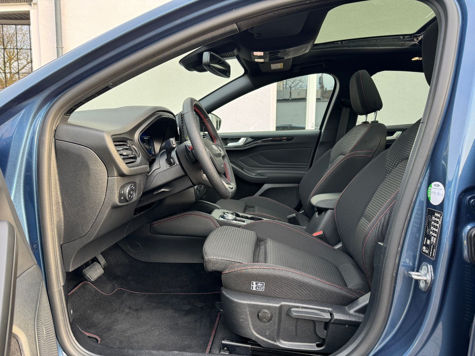 Ford Focus Aut. ST-Line X PANO/AHK/MATRIX/NAVI/KAMERA
