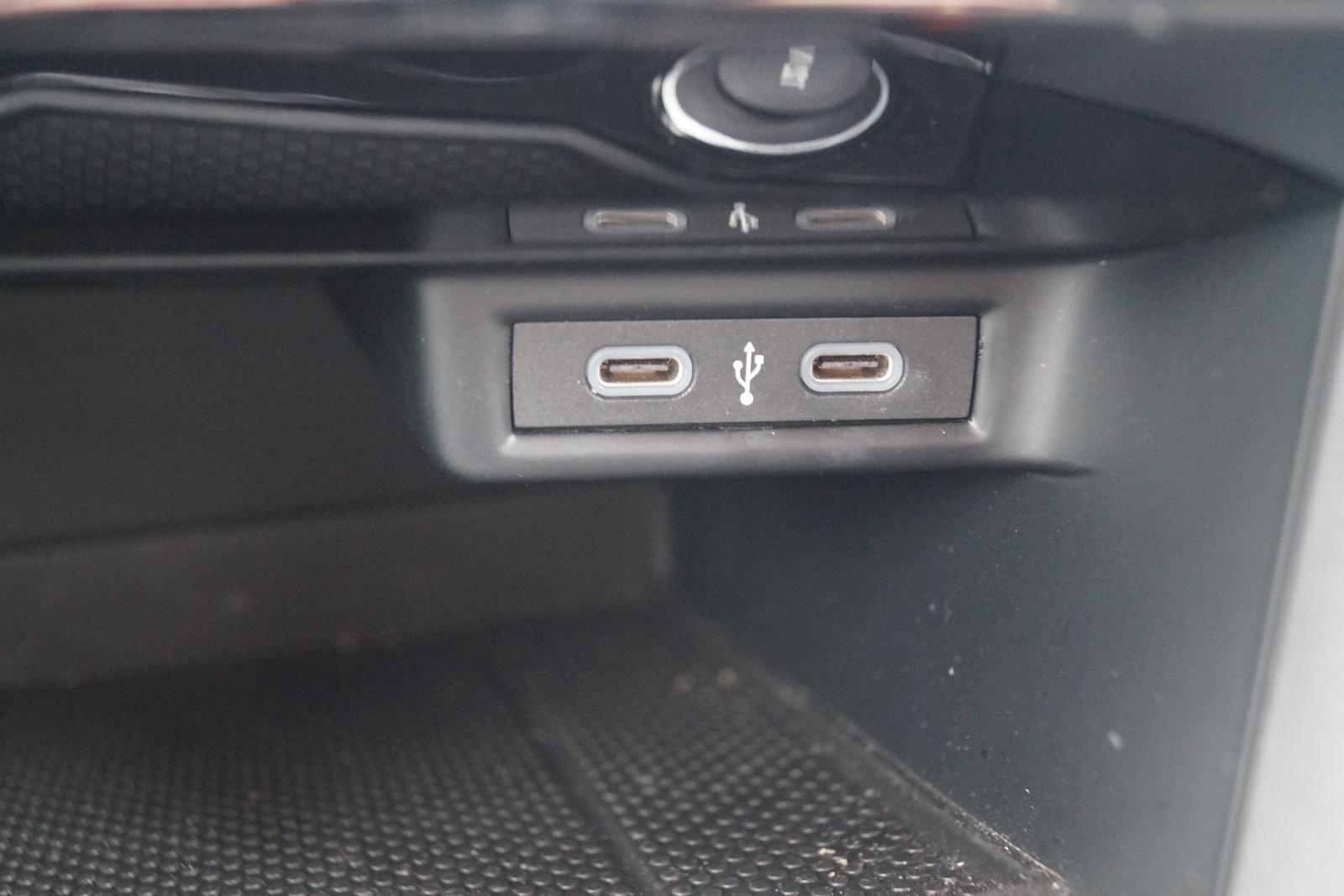 Volkswagen T-Roc Life 1.5 TSI DSG - Samsaru's Car Outlet