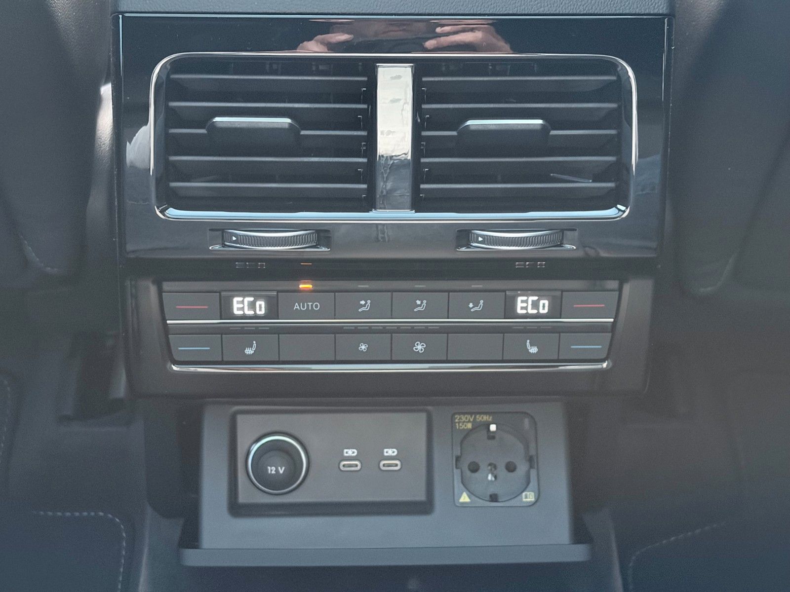 Volkswagen Touareg R-Line 3.0 V6 TDI 4x4 FINAL EDITION