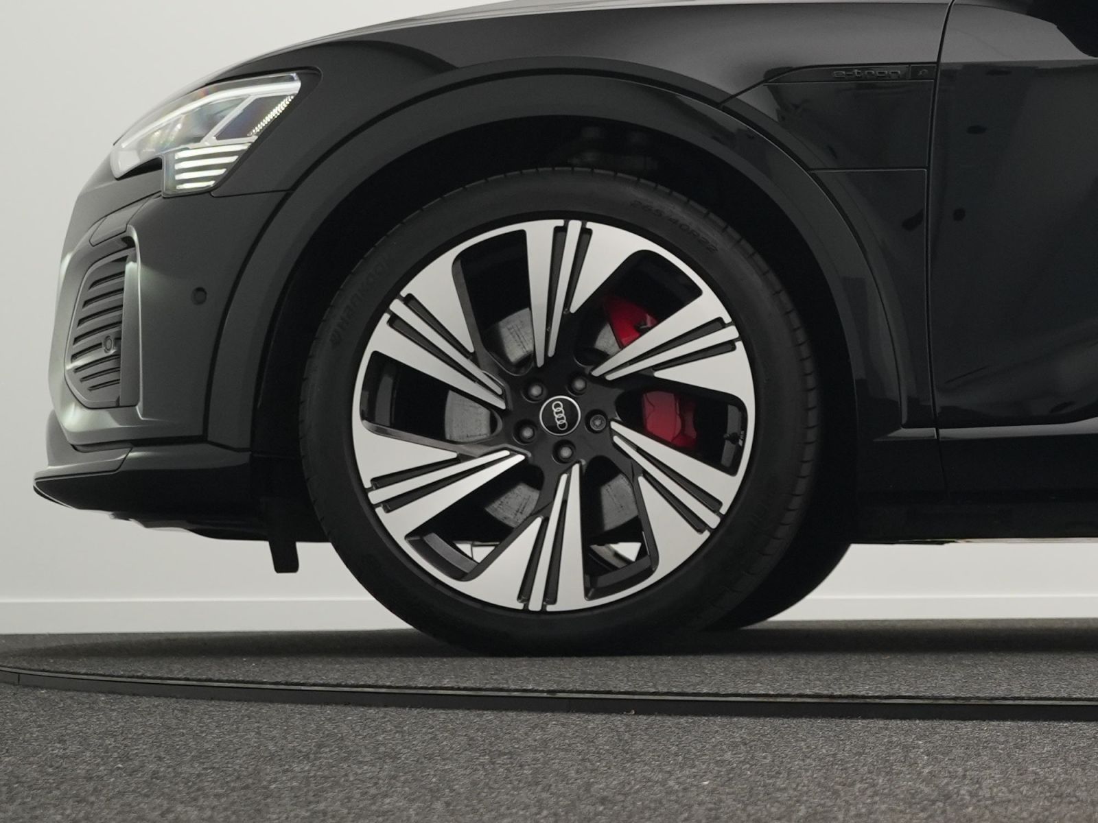 Audi Q8 e-tron S line 55 quattro *Opt.schw*PANO*AHK*