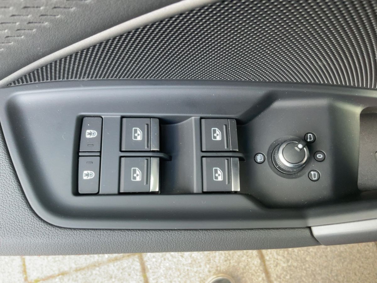 Audi A3 Sportback 35 TFSI S-TR ADVANCED - Samsaru's Car Outlet