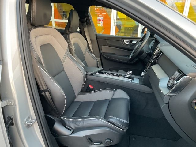 Volvo XC60 B4 Plus Dark 2WD ACC PANO 360° Allwetter