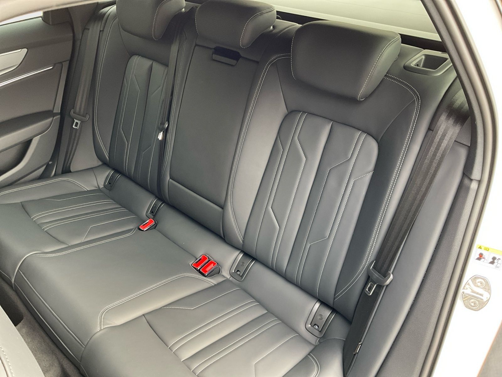 Audi A6 Avant 45 TDI quattro S line - Samsaru's Car Outlet