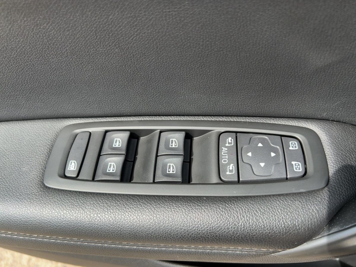 Renault Megane E-TECH INTENS PLUG-IN - Samsaru's Car Outlet