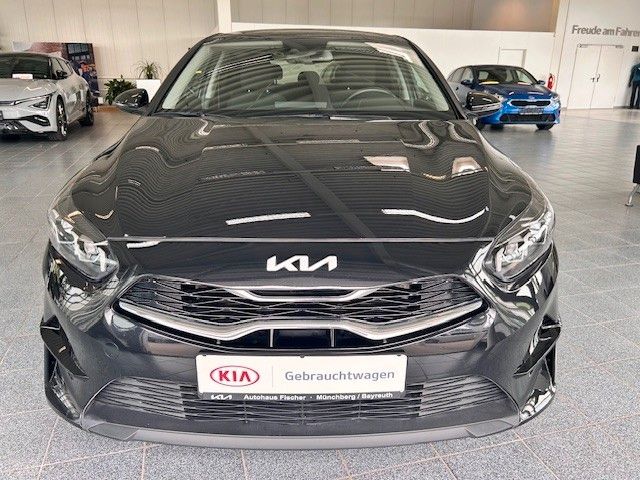 Kia Ceed 1.5 T Spirit - Samsaru's Car Outlet