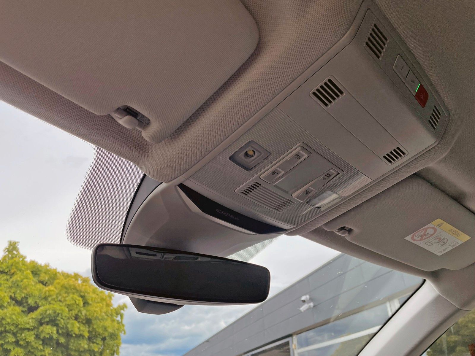 Volkswagen T-Roc Style - Samsaru's Car Outlet