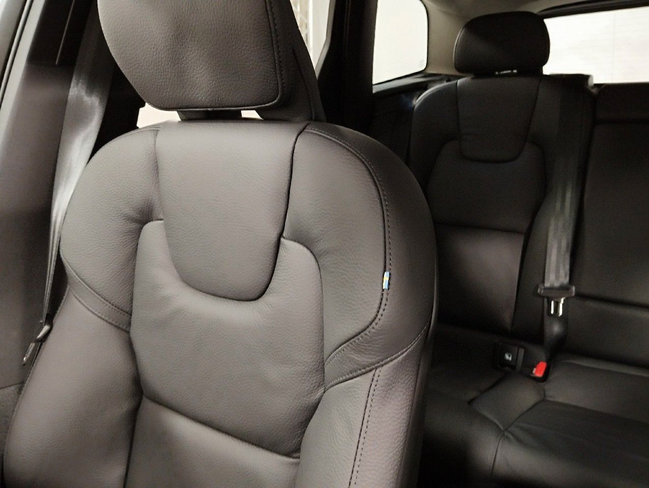 Volvo XC60 B4 Plus Dark Diesel AWD - Samsaru's Car Outlet