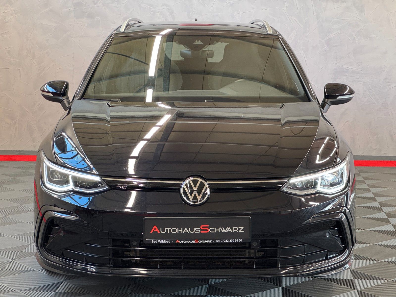 Volkswagen Golf VIII Variant R-Line - Samsaru's Car Outlet
