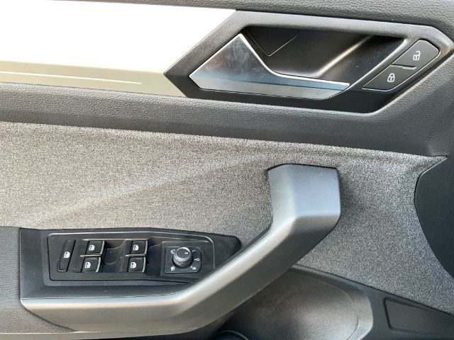 Volkswagen T-Roc 1.5 l TSI OPF Move - Samsaru's Car Outlet