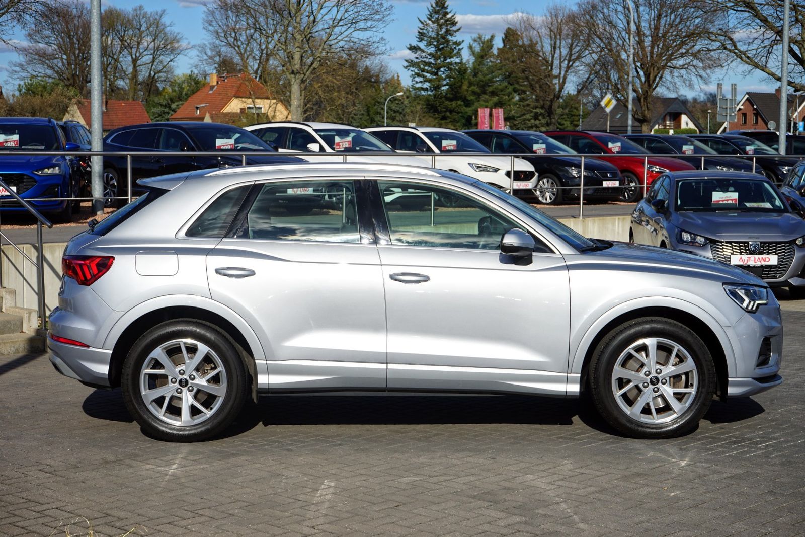 Audi Q3 40 TFSI qu. advanced - Samsaru's Car Outlet
