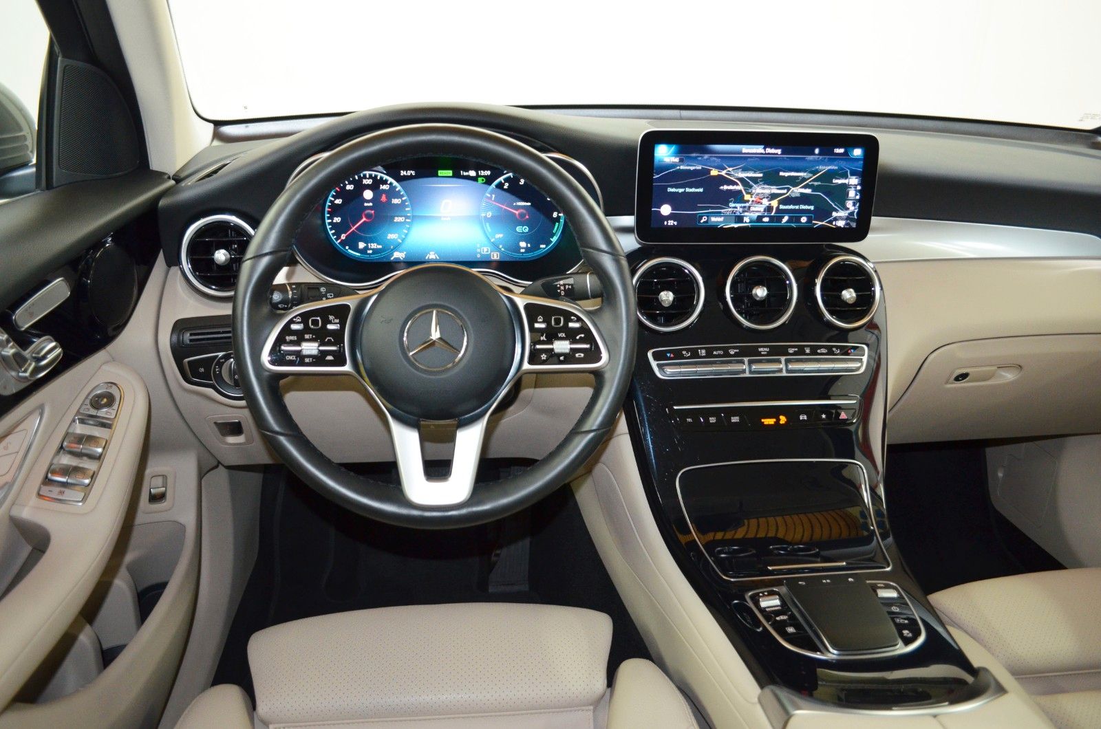 Mercedes-Benz GLC 300 DE 4M"AIRMATIC"DISTR+"AHK"MASSAGE"MBEAM"