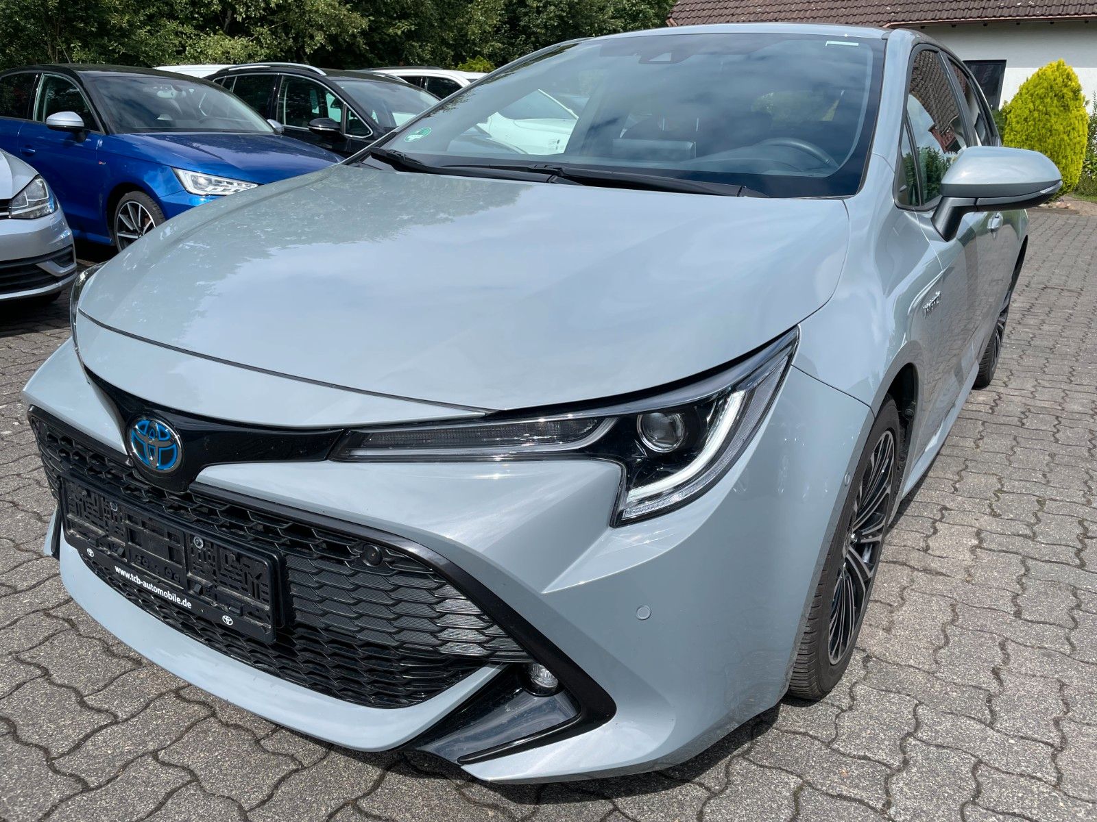 Toyota Corolla Hybrid - Samsaru's Car Outlet