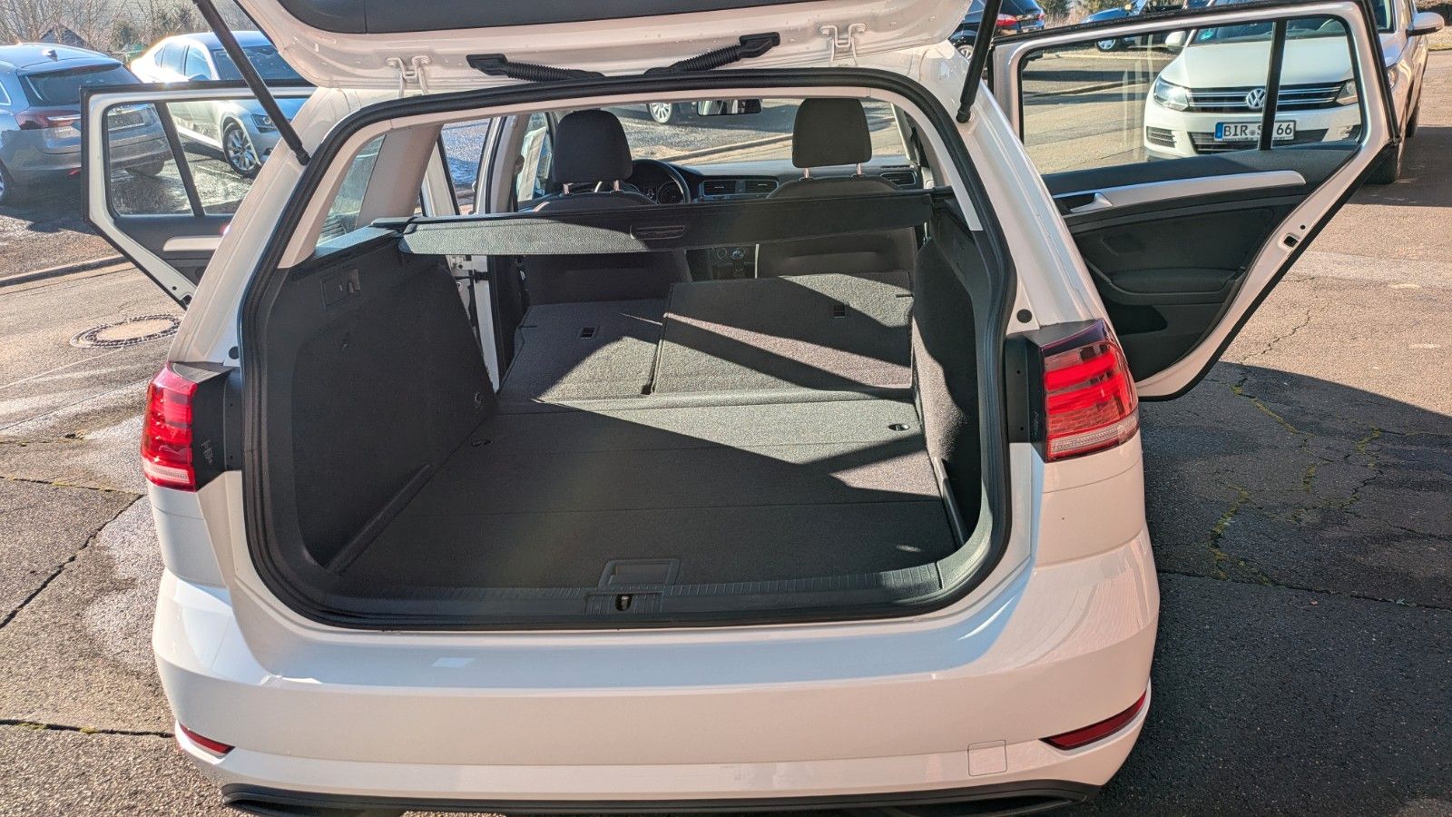 Volkswagen Golf VII Variant Trendline - Samsaru's Car Outlet