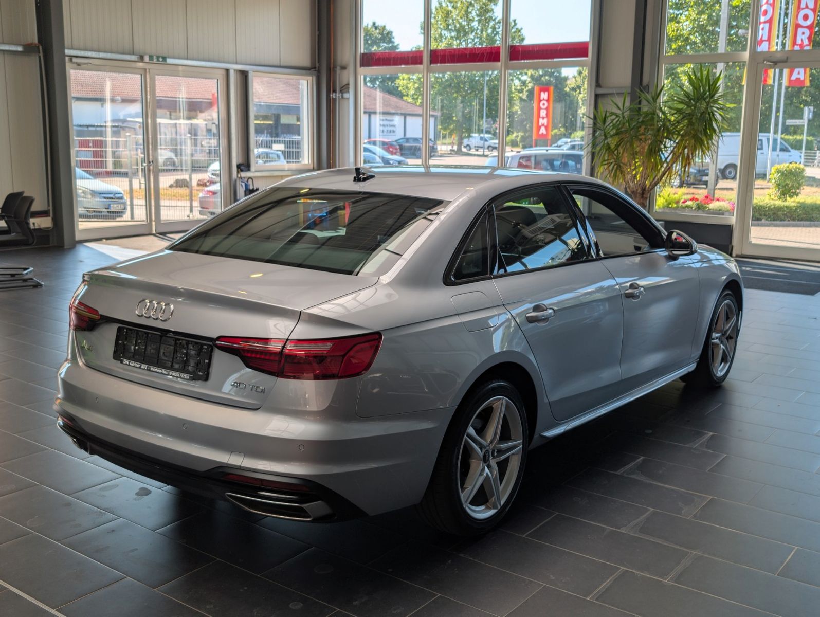 Audi A4 40 TDI S tronic advanced - Samsaru's Car Outlet