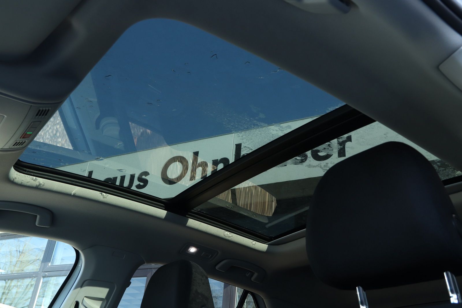 Volkswagen T-Roc 1.5 TSI Style DSG - Samsaru's Car Outlet