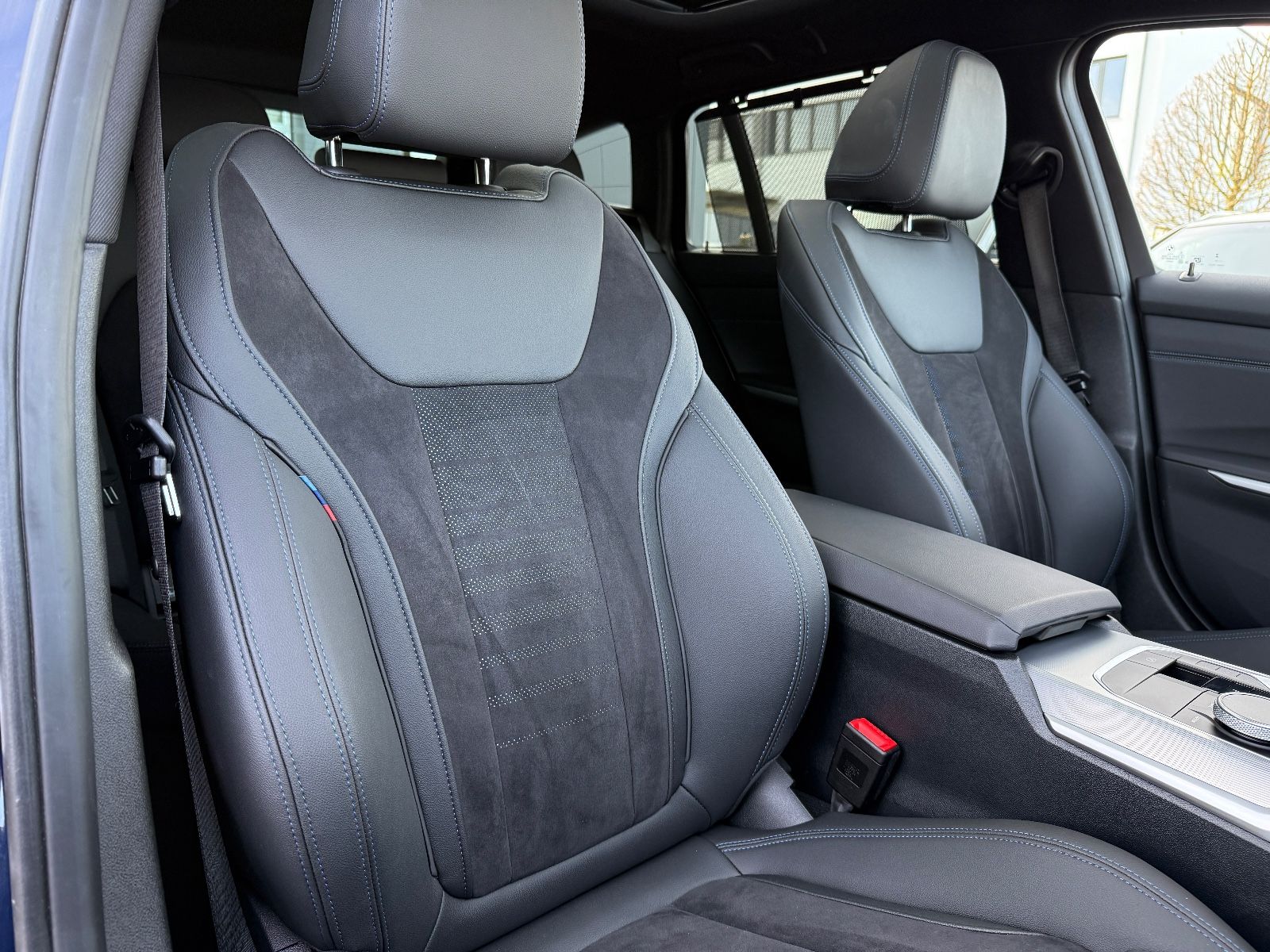 BMW 320 d xDrive M-SPORT - Samsaru's Car Outlet