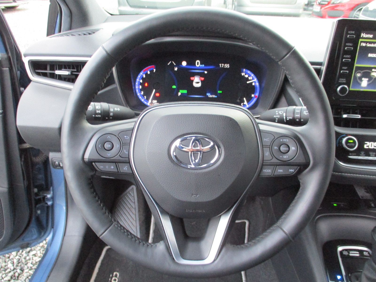 Toyota Corolla Hybrid 1.8 Club - Samsaru's Car Outlet