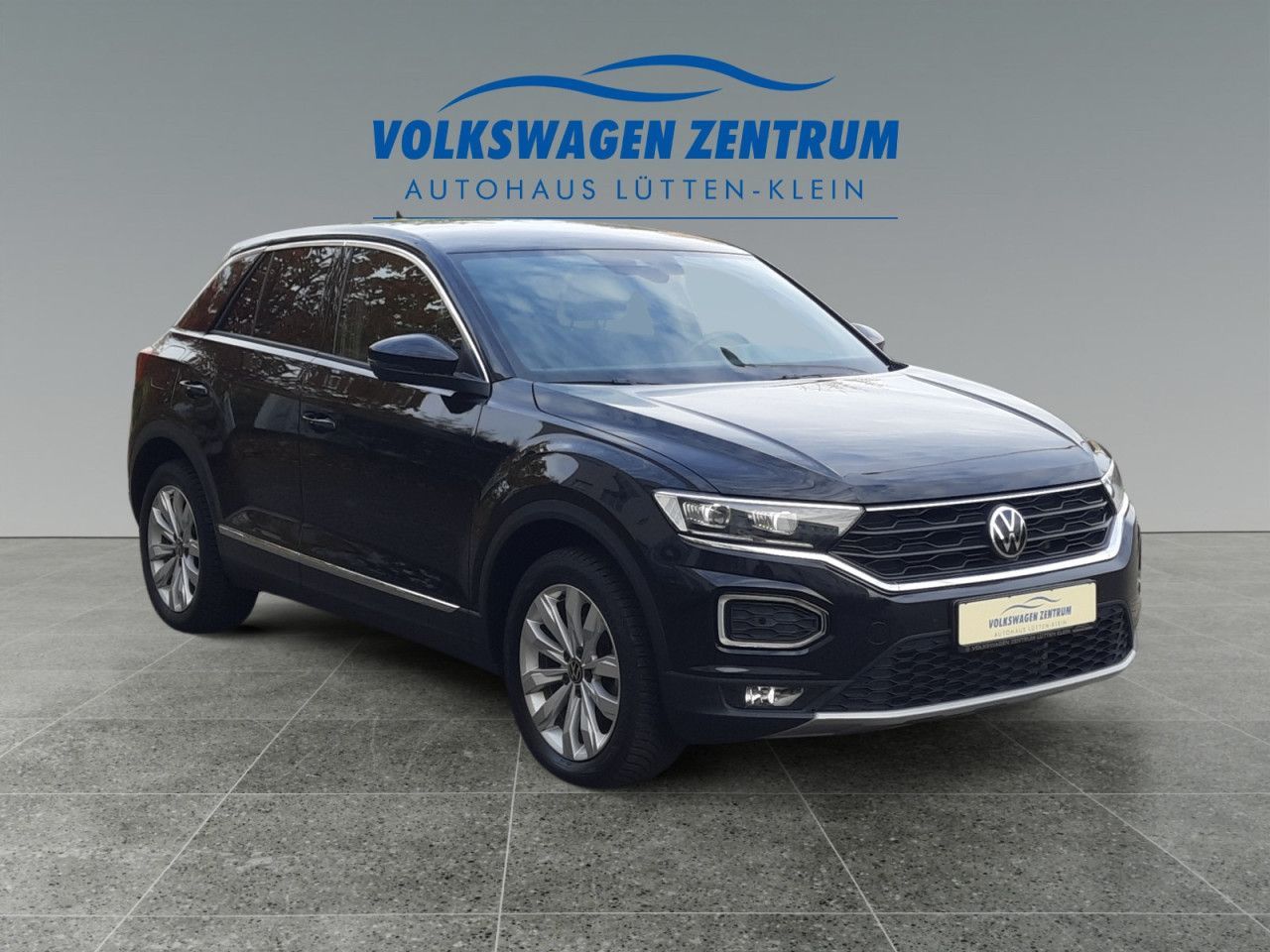Volkswagen T-Roc 1.5 TSI Sport - Samsaru's Car Outlet