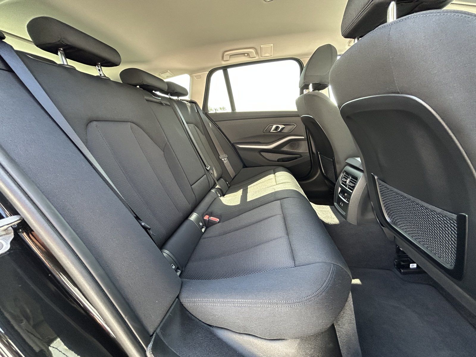 BMW 320 d xDrive - Samsaru's Car Outlet