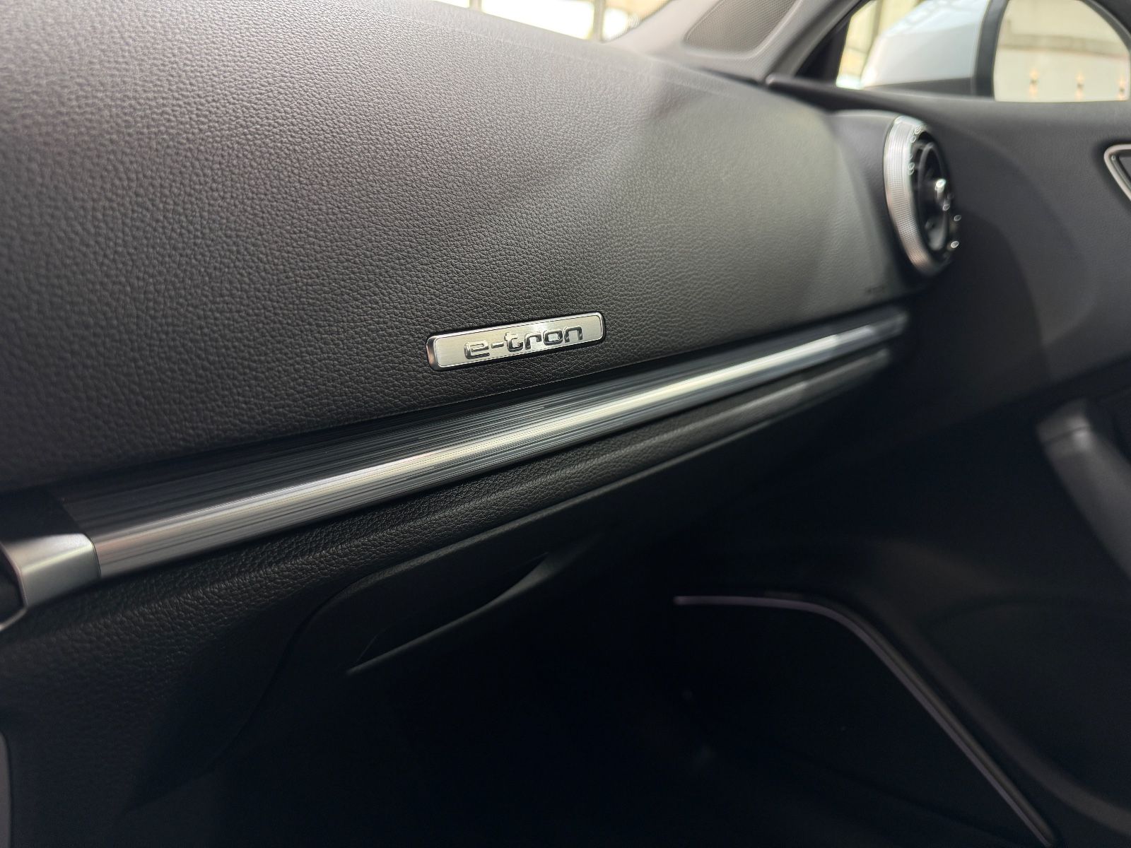 Audi A3 Sportback 40 e-tron sport - Samsaru's Car Outlet