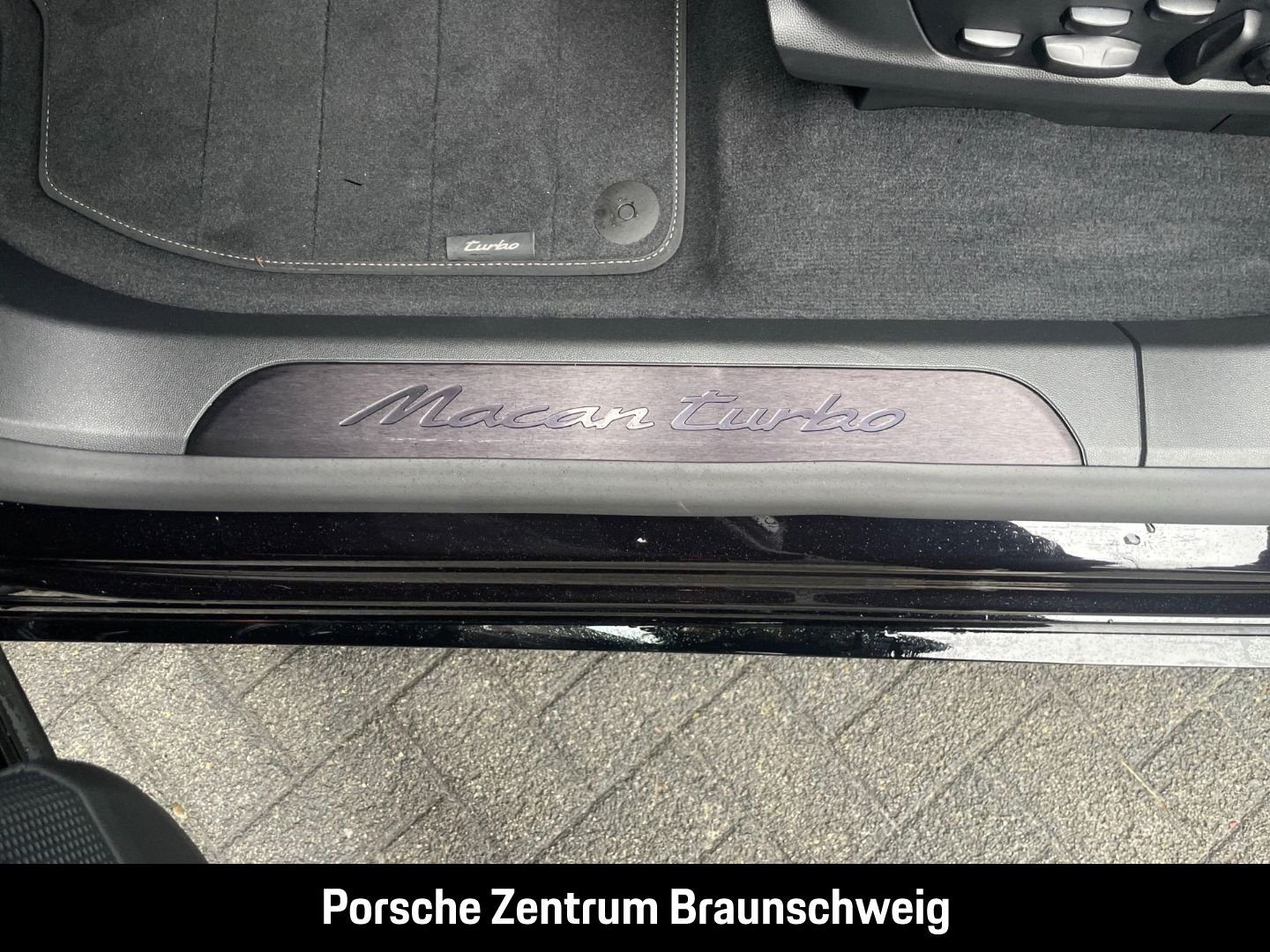 Porsche Macan Turbo BOSE Luftfederung Panoramadach LED