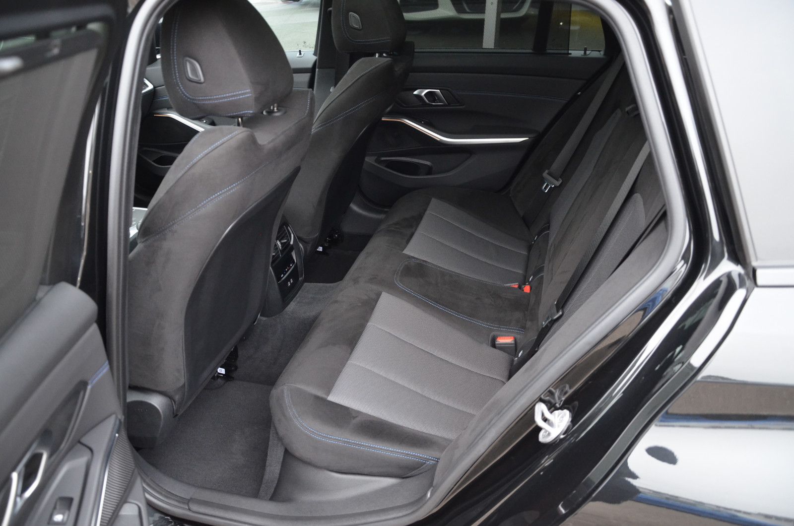 BMW 320d Tour/M Sportpaket/360Kamera/Gl.Dach/Head-Up