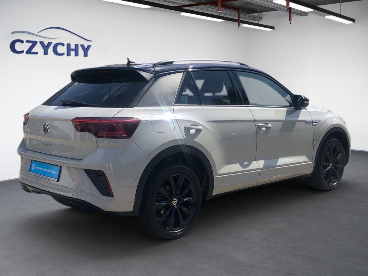 Volkswagen T-Roc 2.0 l TDI DSG R-Line+ - Samsaru's Car Outlet