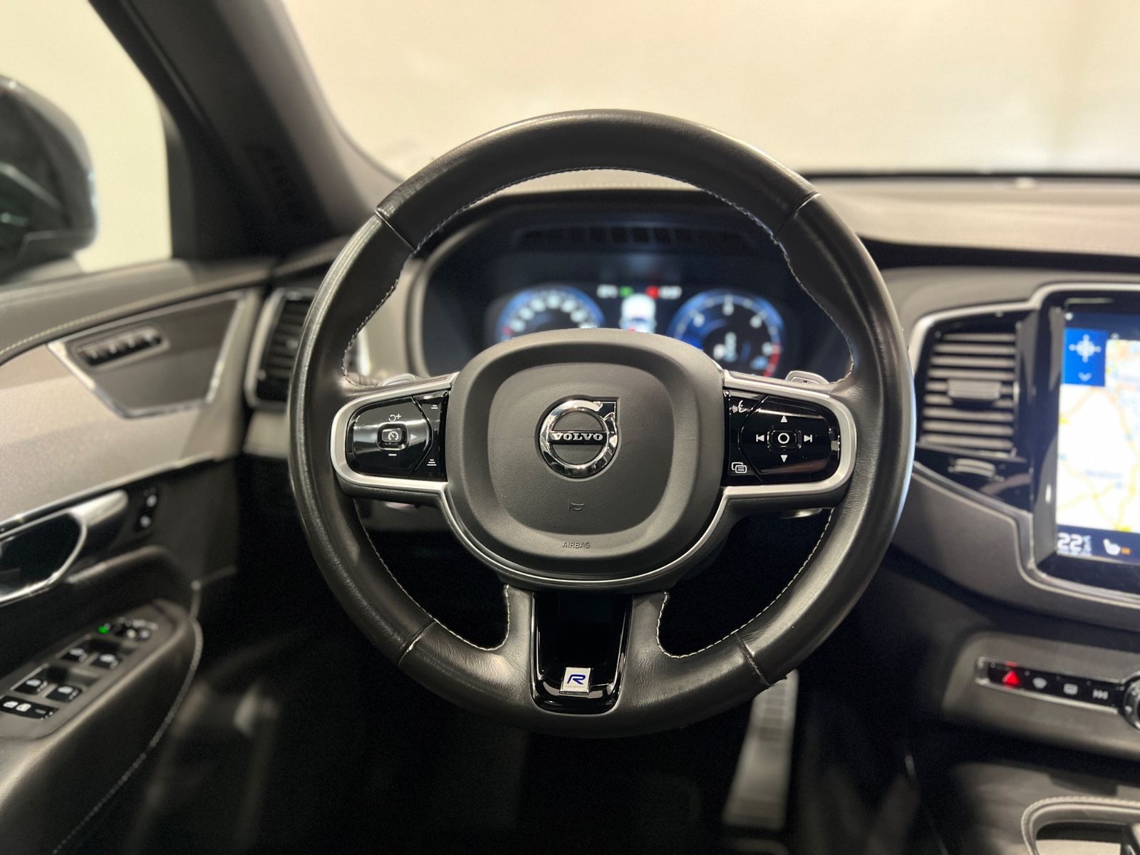 Volvo XC90 R Design AWD - Samsaru's Car Outlet
