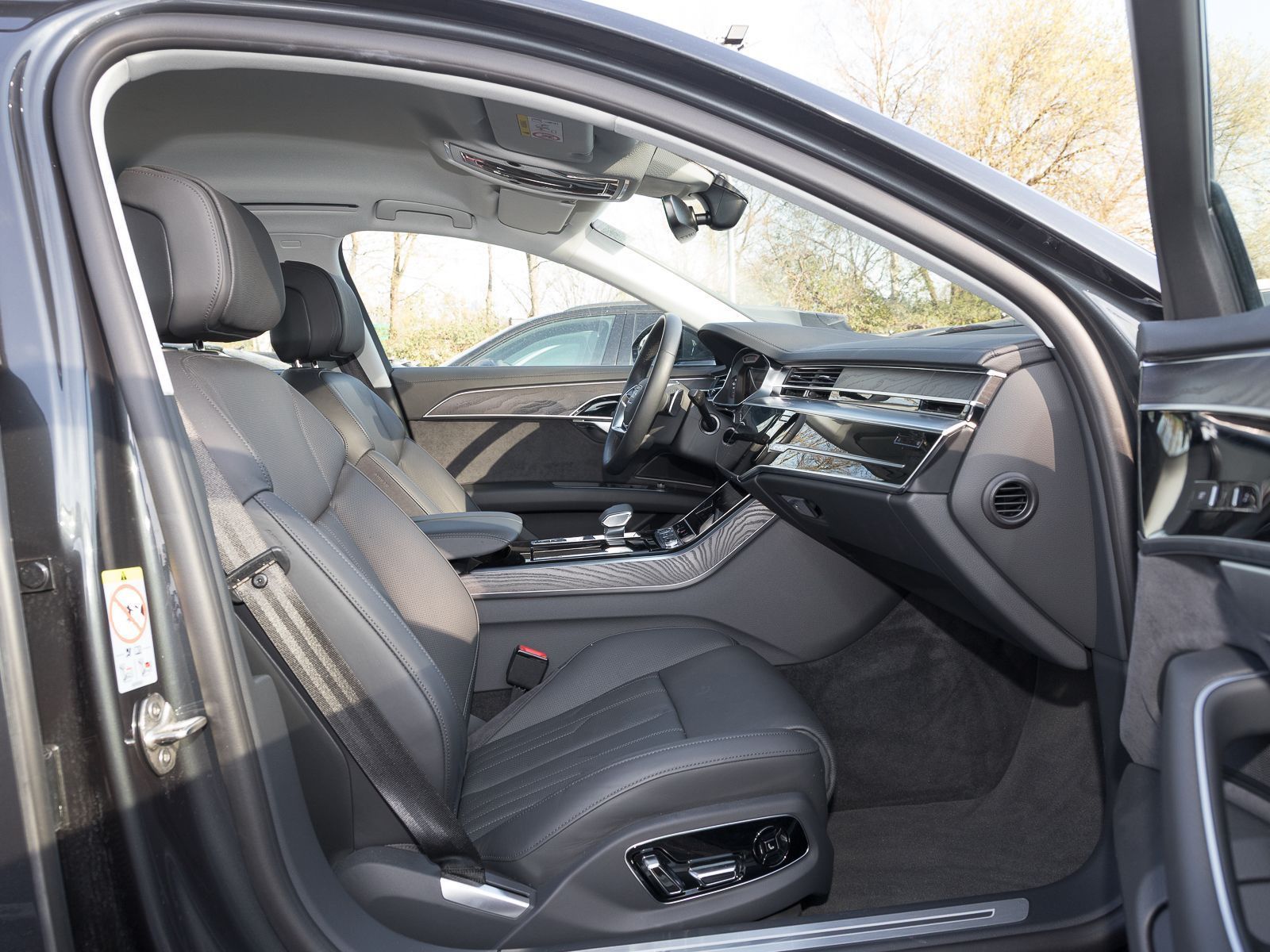 Audi A8 60 TFSIe Q - Samsaru's Car Outlet