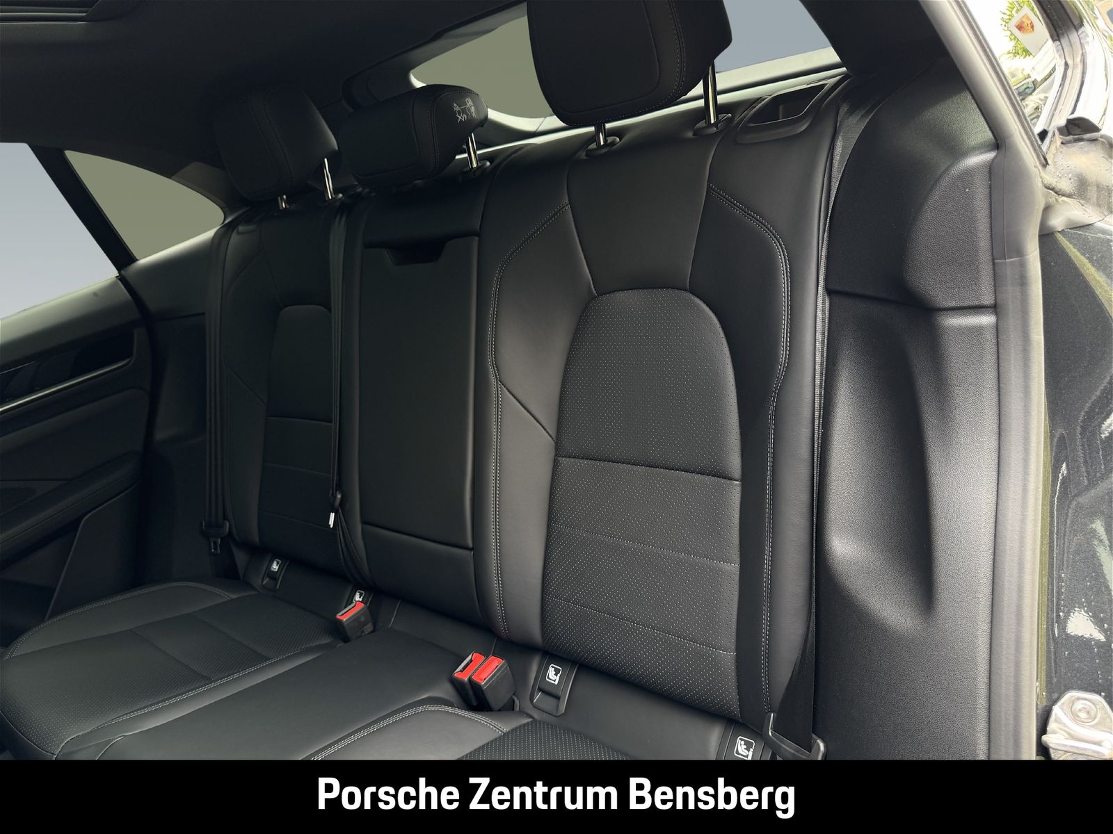 Porsche Macan Electric 4