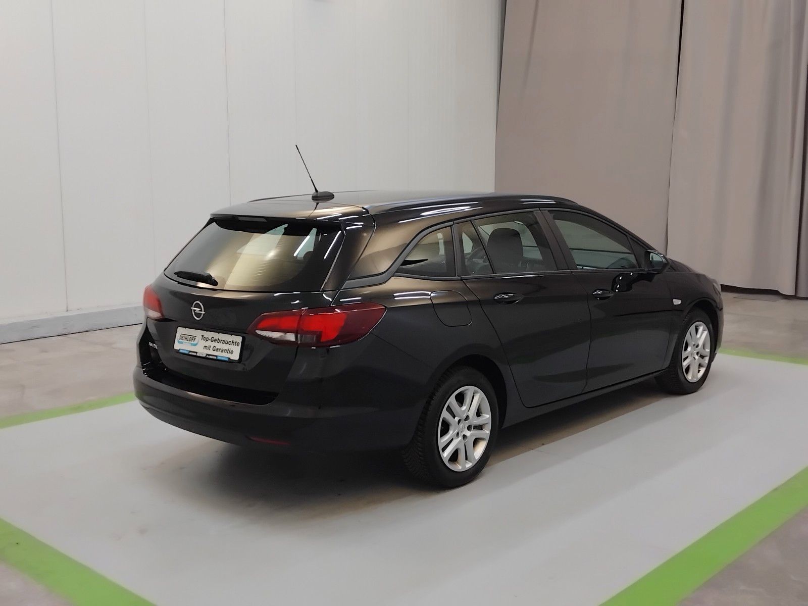 Opel Astra Sports Tourer 1.5 D Edition - Samsaru's Car Outlet