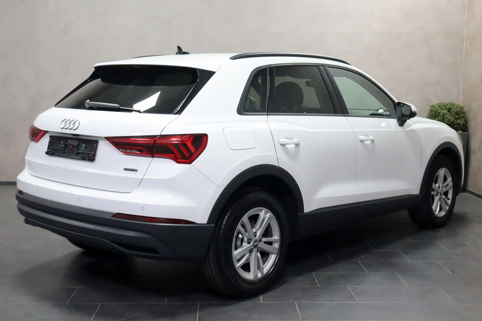 Audi Q3 40 TDI quattro Aut. - Samsaru's Car Outlet
