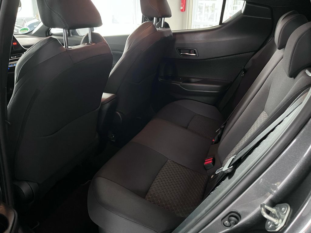 Toyota C-HR 2.0 Hybrid - Samsaru's Car Outlet