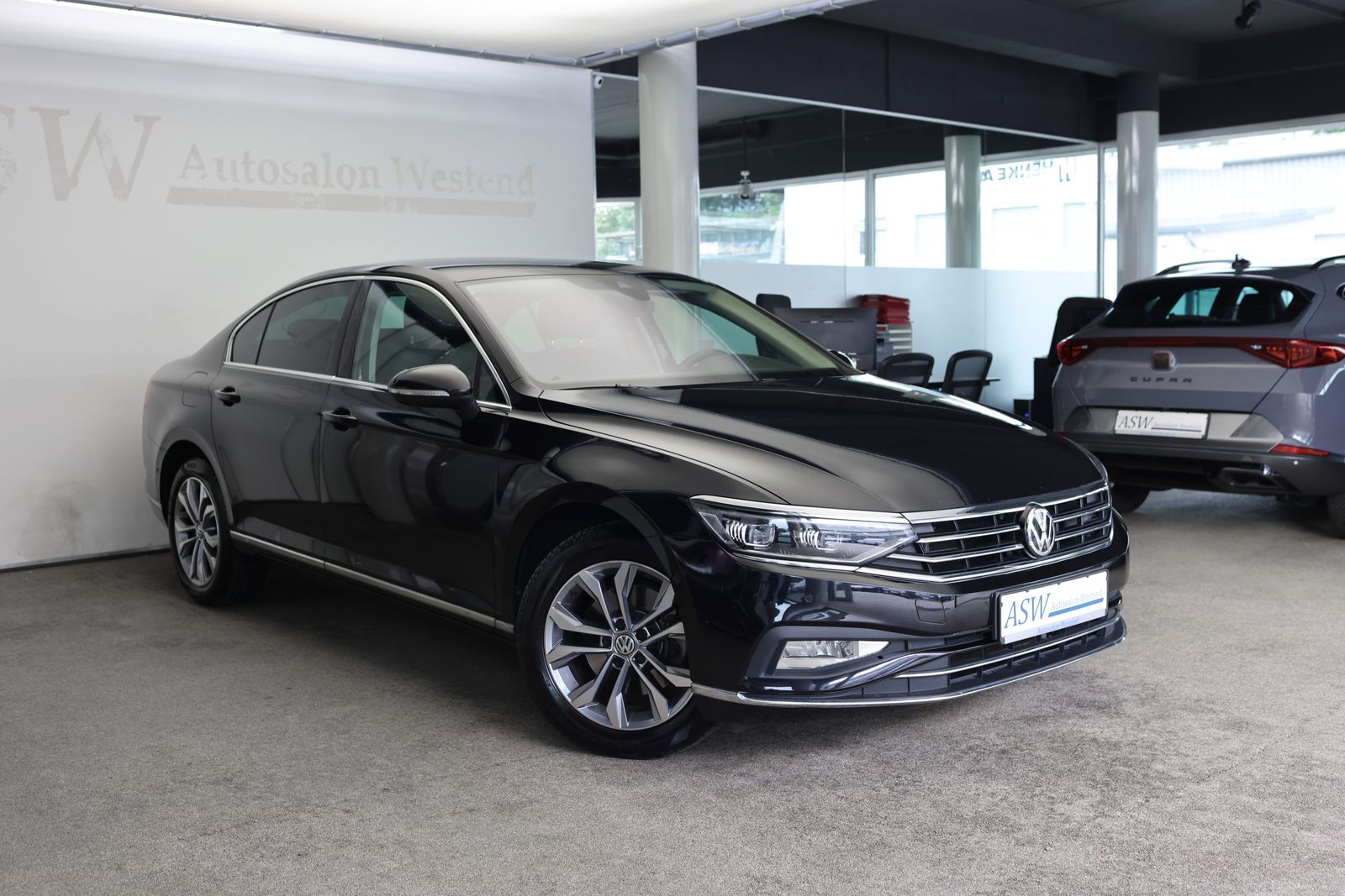 Volkswagen Passat LIMOUSINE 1.5 TSI ELEGANCE - Samsaru's Car Outlet