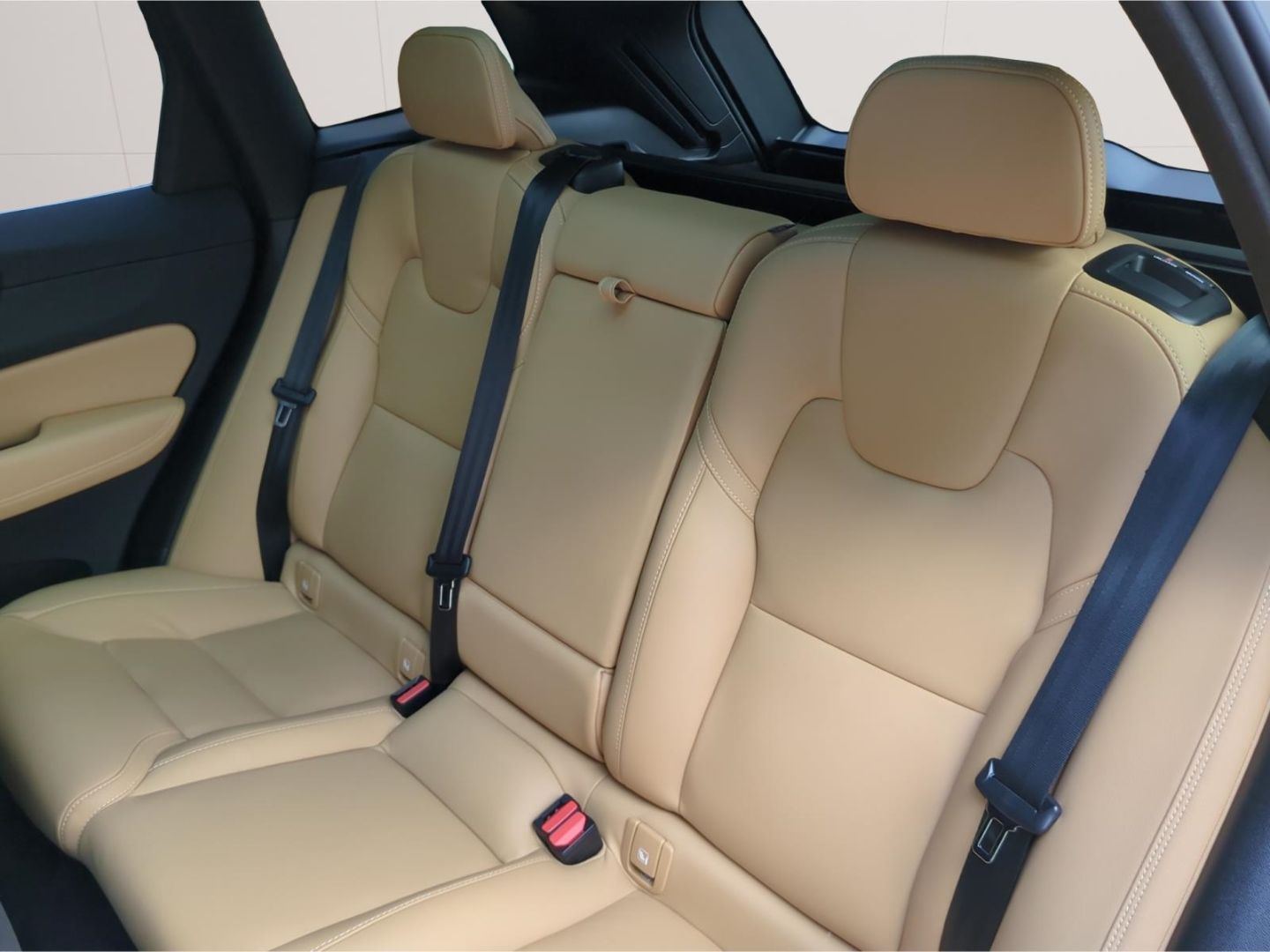Volvo XC60 B6 AWD Inscription *Luft*SH*Pano*Nappa*
