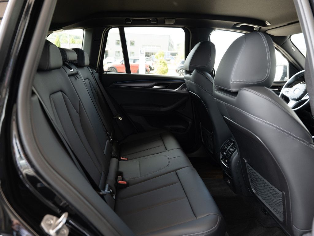 BMW X3 xDrive 30e M-Sportpaket - Samsaru's Car Outlet