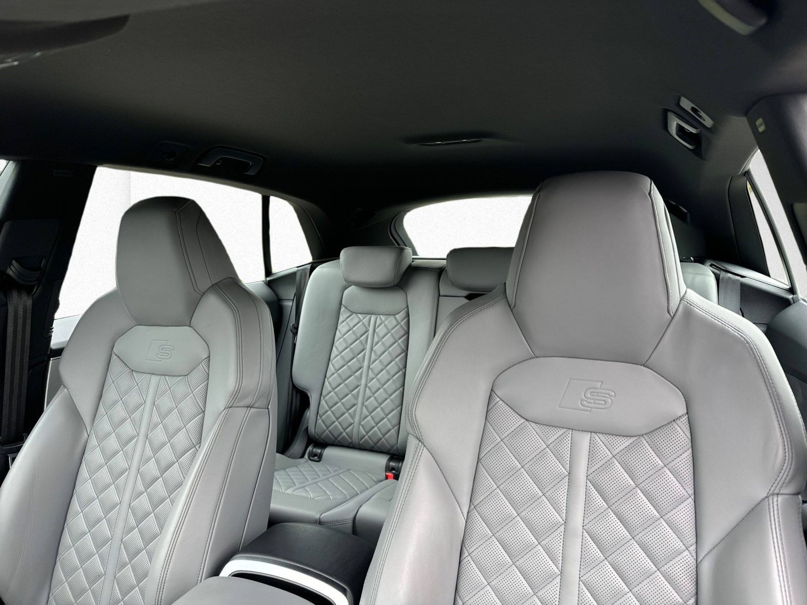 Audi Q8 50 TDI S-line quattro - Samsaru's Car Outlet