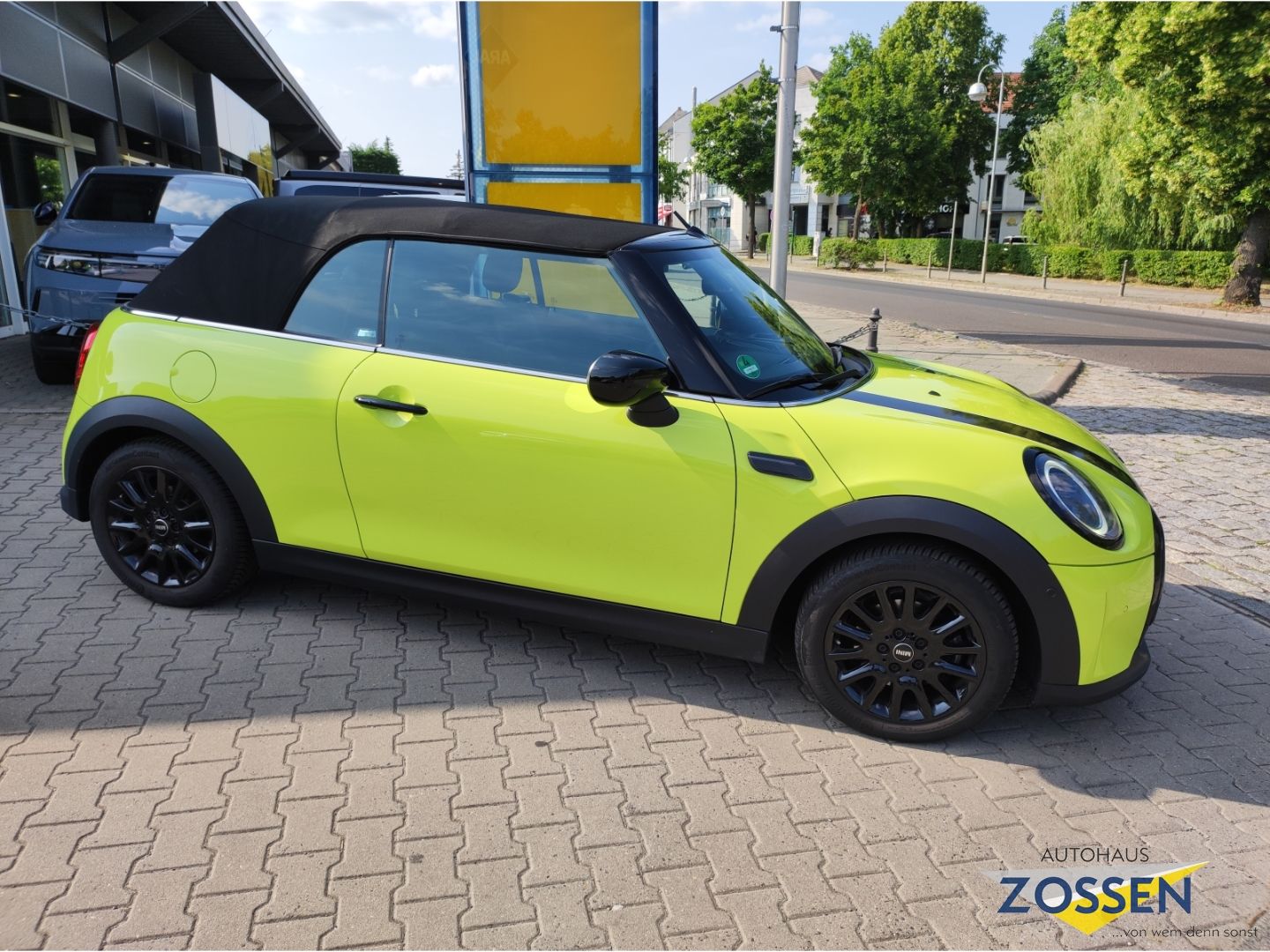 MINI Cooper Cabrio Classic - Samsaru's Car Outlet