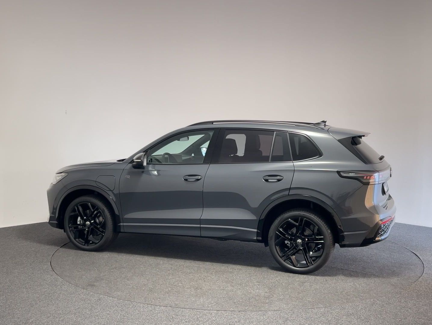 Volkswagen Tiguan R-Line eHybrid Black CarPlay Matrix Leder